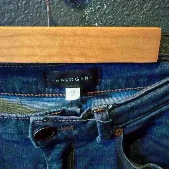 Women’s Halogen Dark Wash Crop Flare Jeans Size 30 - Picture 2 of 6